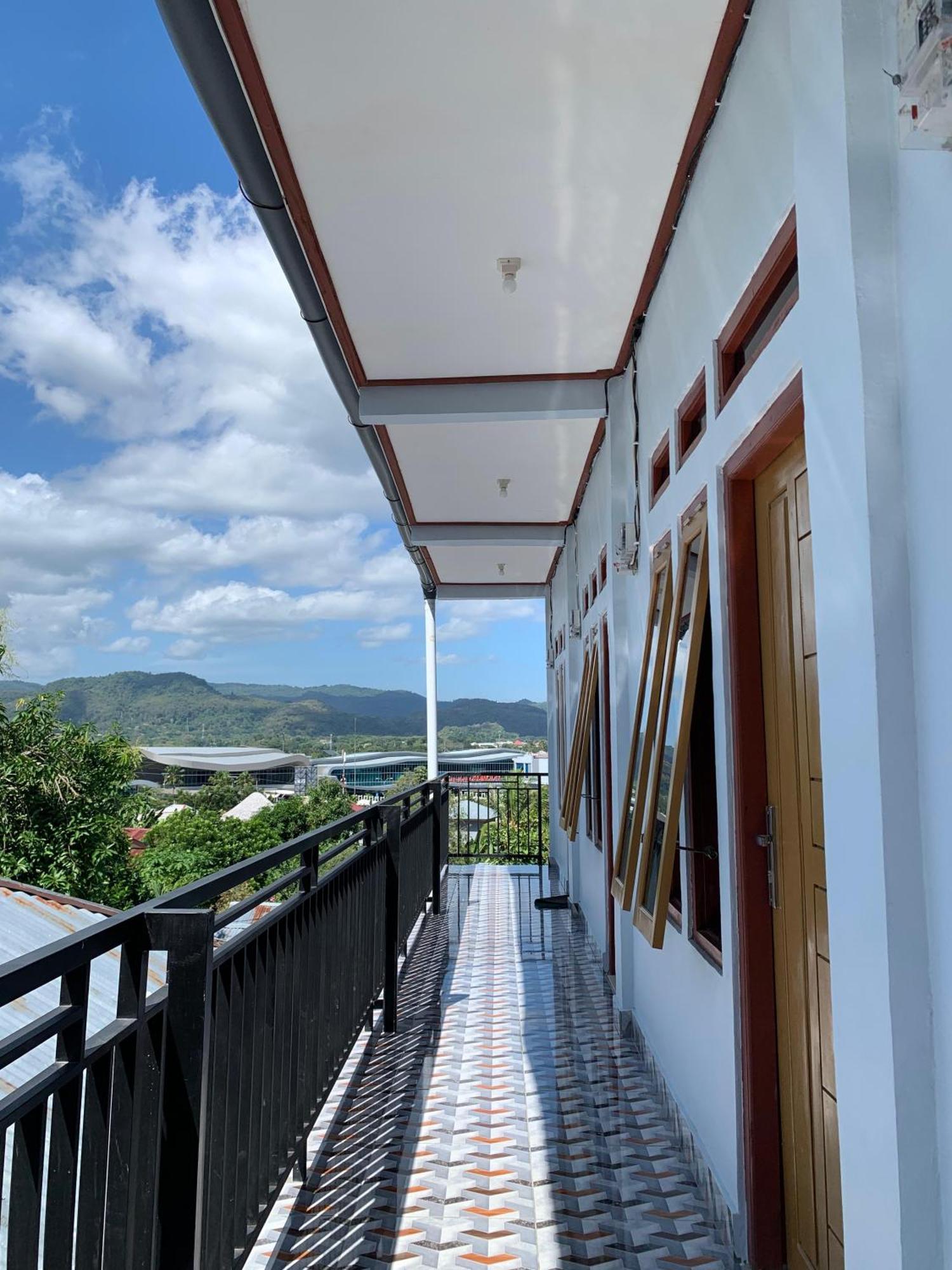 Bertus Guesthouse ลาบวนบาโจ ภายนอก รูปภาพ